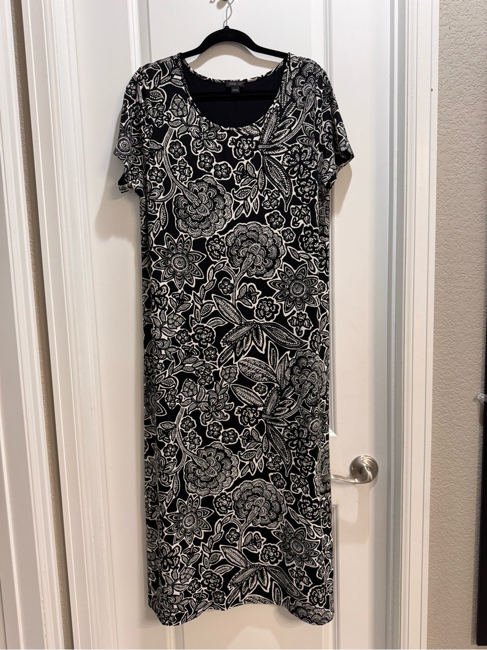 J.Jill Black Floral Maxi Dress Large Round Neck Cap Sleeves Side Slit